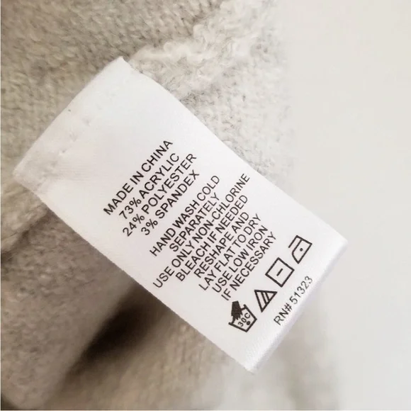 CeCe Believe Script
Graphic Long-Sleeve Cozy Pullover Sweater M Light
Grey $69 - Picture 9 of 14